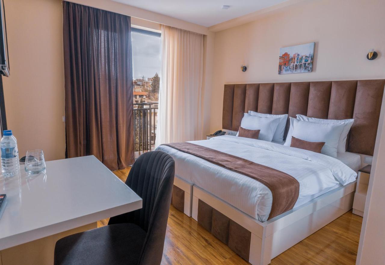 Hotel Residence Plaza Tbilissi Extérieur photo